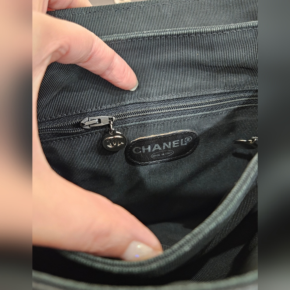 ❌️SOLD❌️⚜️Vintage ⚜️Chanel Black Caviar 'CC' Backpack - Picture 12 of 16